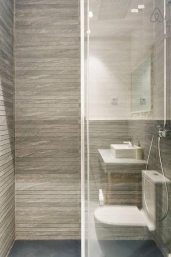 Explore a Walkable Neighborhood around a Comfy Apartment - image 6