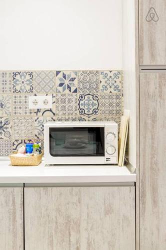 Explore a Walkable Neighborhood around a Comfy Apartment - image 9