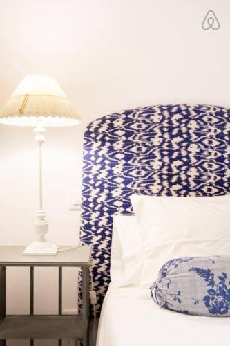 Explore a Walkable Neighborhood around a Comfy Apartment - image 5