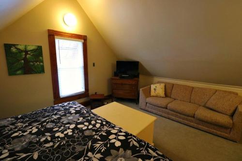 Ellicottville Village Vacation Home - image 11