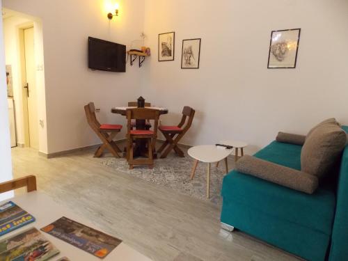 2+2 ap with garden, hot tub, WiFi, SAT TV, Klima, near beach