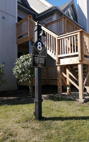 Vedere exterior, Slopeside Blue Mountain Condo - Wifi, Linens/Towels, Ski In/Out in The Blue Mountains (ON)