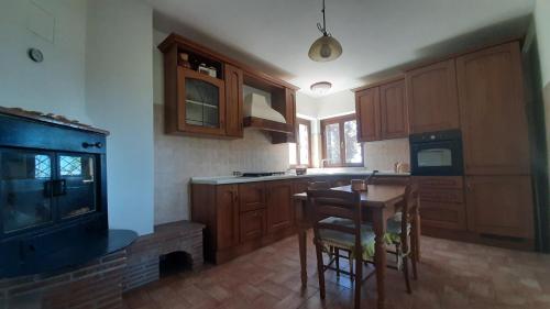 Kitchen, Villa Pacchini Wellness & Relax Retreat in Poggio Mirteto