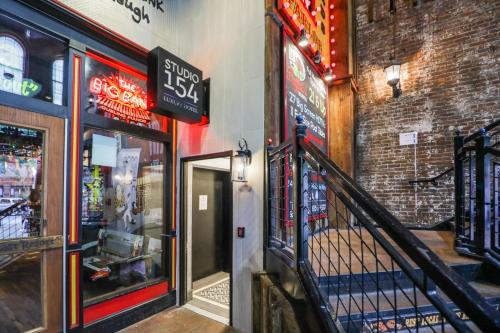 Studio 154 Luxury Hotel - image 2