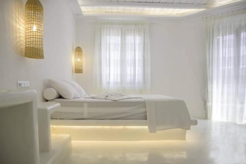 1 queen bed, 1 sofa bed