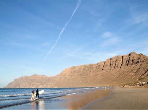 Canaryislandshost l Surf Lanzarote
