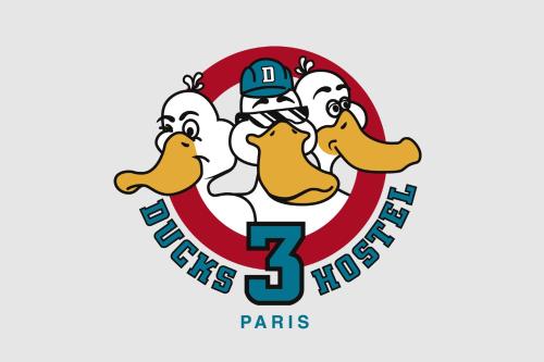 The 3 Ducks Eiffel Tower by Hiphophostels, Paříž