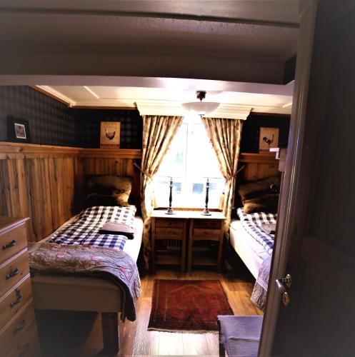 2 twin beds