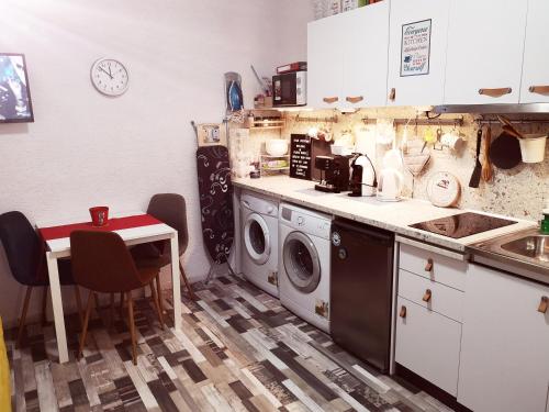 PIJAMA HOUSE - image 6