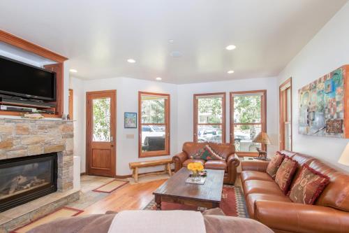 PACIFIC ST TOWNHOUSE II by Exceptional Stays - image 8