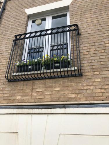 Adam And Eve Street Apartment 2