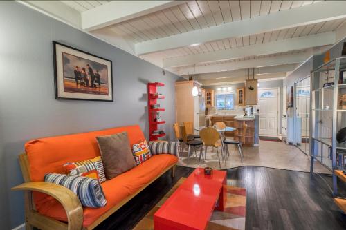The Cozy Downtime Condo - image 9
