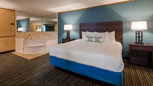 Best Western Woodhaven Inn - image 4