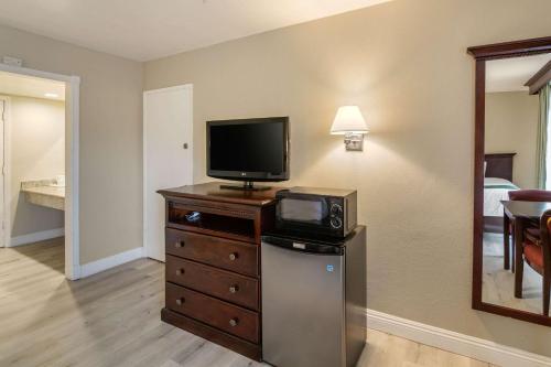 Quality Inn & Suites El Cajon San Diego East - image 5