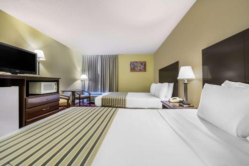 Econo Lodge Inn & Suites Triadelphia - Wheeling in Triadelphia (WV)