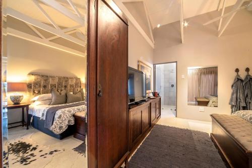 Guestroom, Inverell Station by The Oyster Collection in Kenton-on-Sea