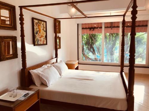 1265 Crescent Villa Hotel In Aguada India Wander - 