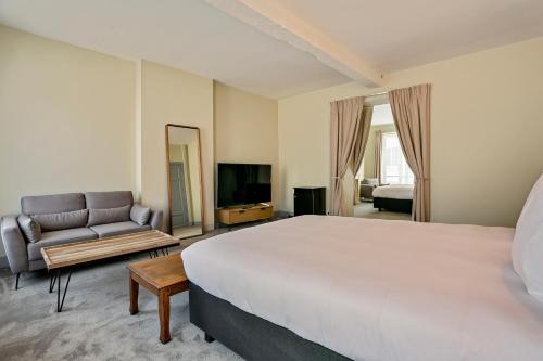 2 queen beds