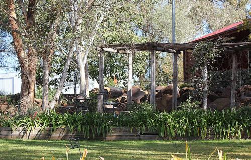 Outback Cellar & Country Cottage