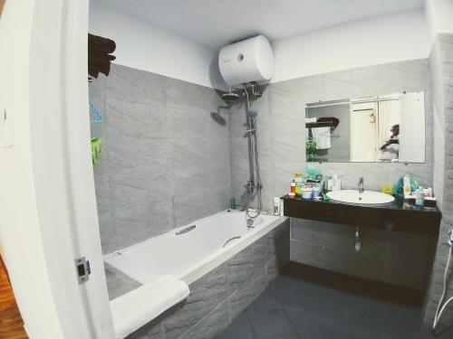 Bathroom, Myanandar Residence Hotel in Inya Lake