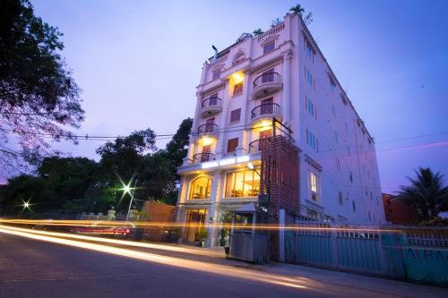 Entrance, Hotel Shwe Yee in Bahan