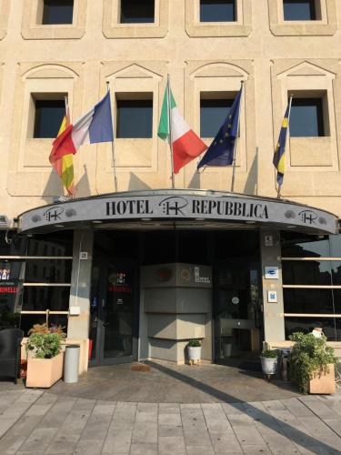 . HR Hotel