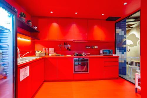 keuken, MEININGER Hotel Bruxelles Gare du Midi in Brussel