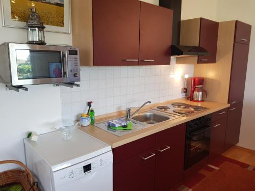 ห้องครัว, 2 Raumwohnung mit sonniger Terrasse und Seeblick in อัลเทนซีน