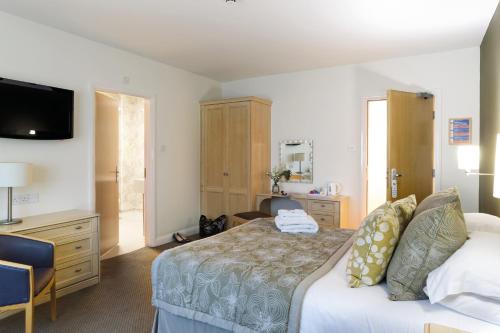 Burntwood Court Hotel - image 5