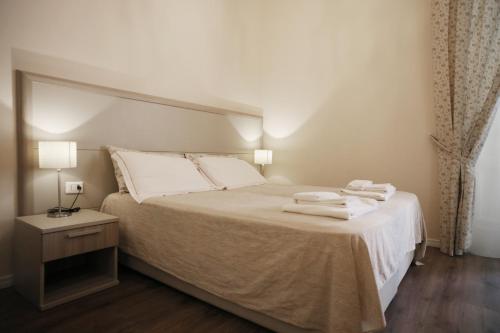 Double or Twin Room with Balcony image 10