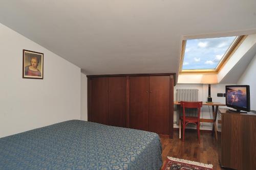 Double Room Business