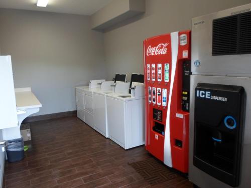 Studio 6-Beeville TX - image 4