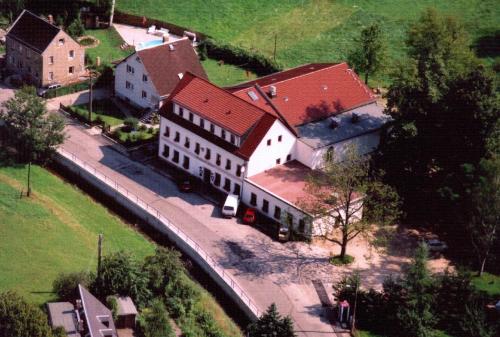 Landhotel Goldener Löwe mit Pension Am Taurastein - Hotel - Burgstaedt