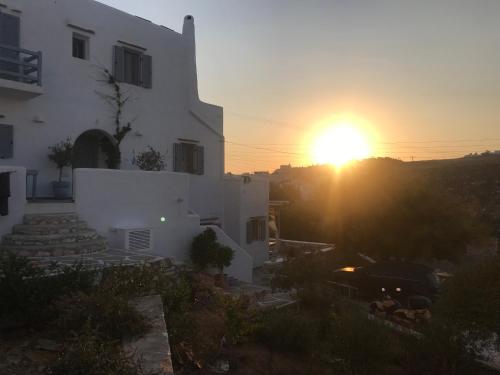 Hara’s Villa in Naousa , Paros