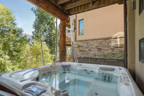 CRYSTAL VIEW by Exceptional Stays - image 6