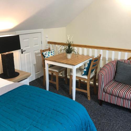 Holcombe House - image 11