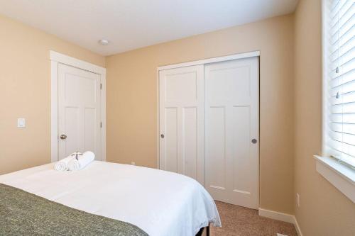 Modern home, Four bedrooms, King Beds