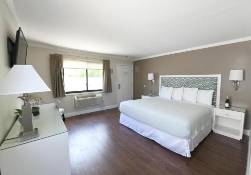 Bayview Resort Room Type - Deluxe King Room