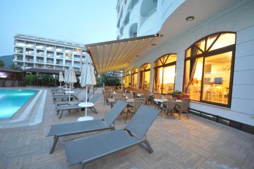 My Dream Hotel - image 8