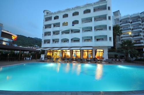 My Dream Hotel - image 3