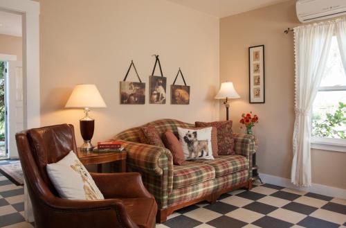 Book the One-Bedroom Cottage One-Bedroom Cottage