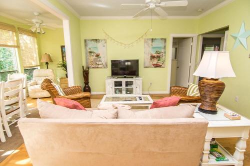Castaway Cottage ( Sanibel Shores on Cardium Street) - image 6