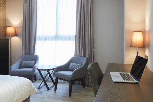 room detail thumbnail 1