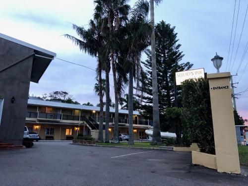 A szálláshely kívülről, Squid's Ink Motel in Macquarie-tó