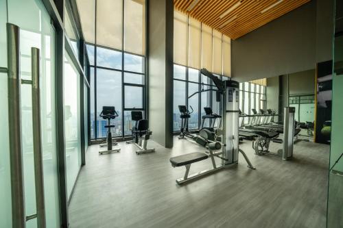 Shendo 1BR Metropolis Central Apartment Ba Dinh - image 2