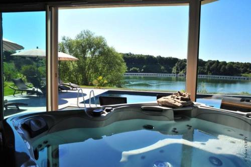 Logis Hôtel les Jardins du Lac