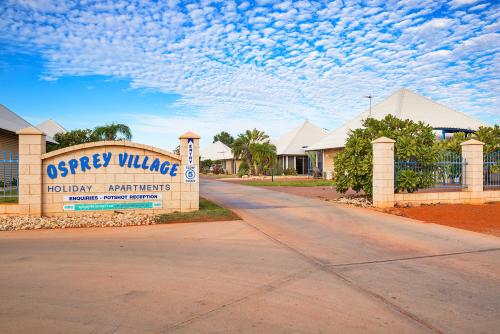 Osprey Holiday Village Unit 120 - Colourful 3 Bedroom Holiday Villa with a Pool in the Complex