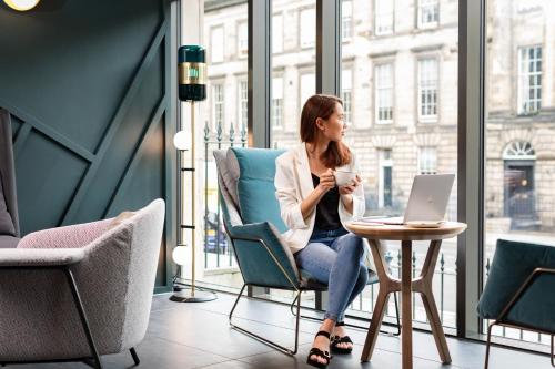YOTEL Edinburgh - image 9