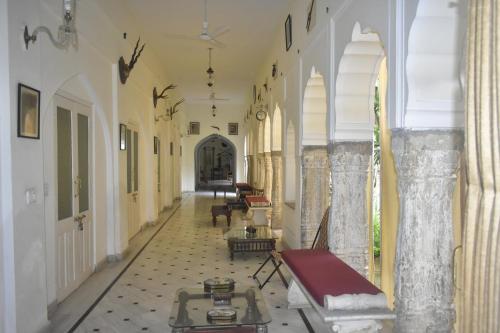 Iekārtas, Castle Khandela Hotel in Kandela
