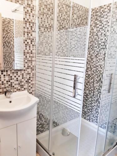  Purple Peach Rooms in Budapest